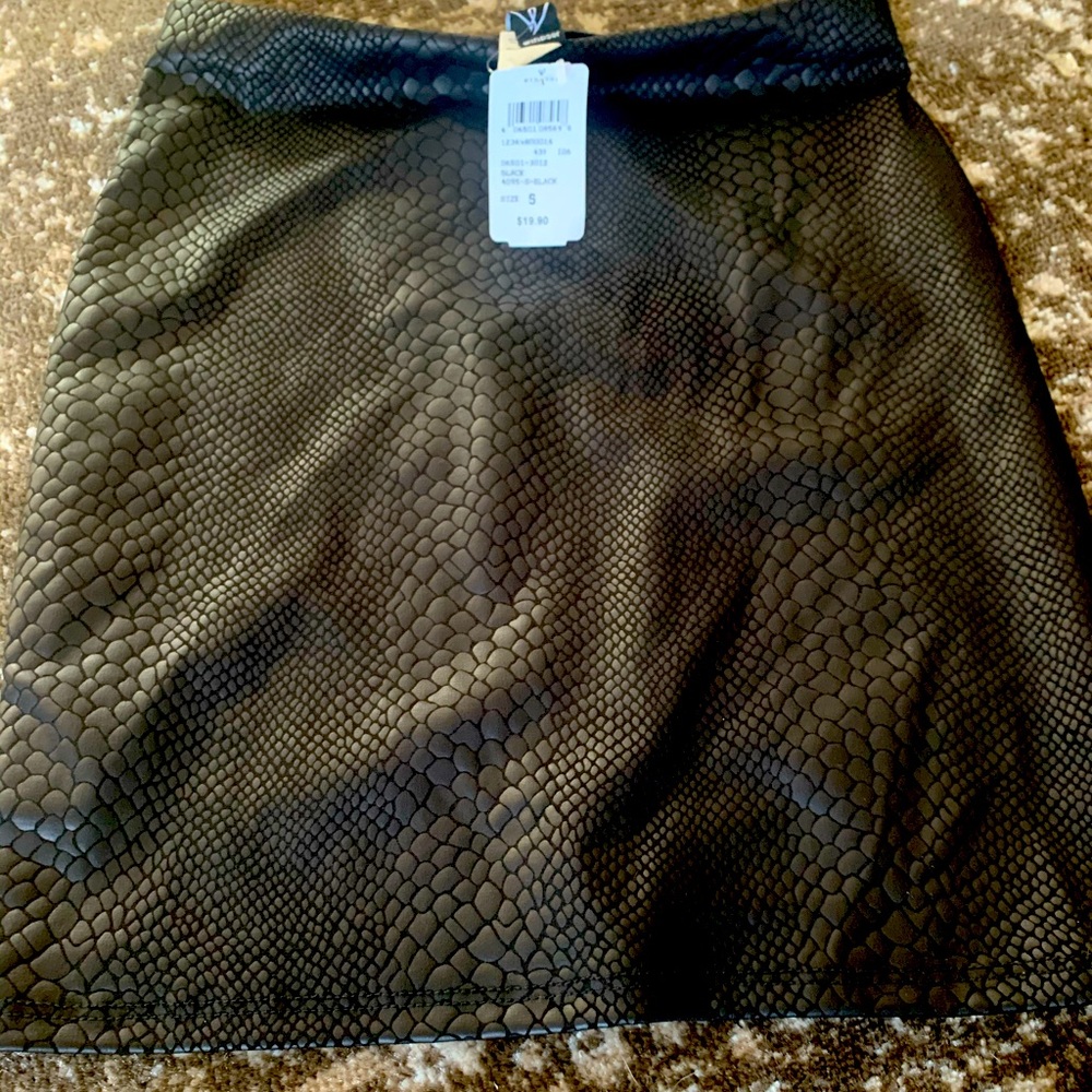 New Windsorstore Black Snake Skin Mini skirt